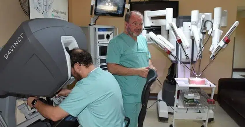 Spitalul Pelican şi-a prezentat robotul chirurgical da Vinci, cel mai performant din lume