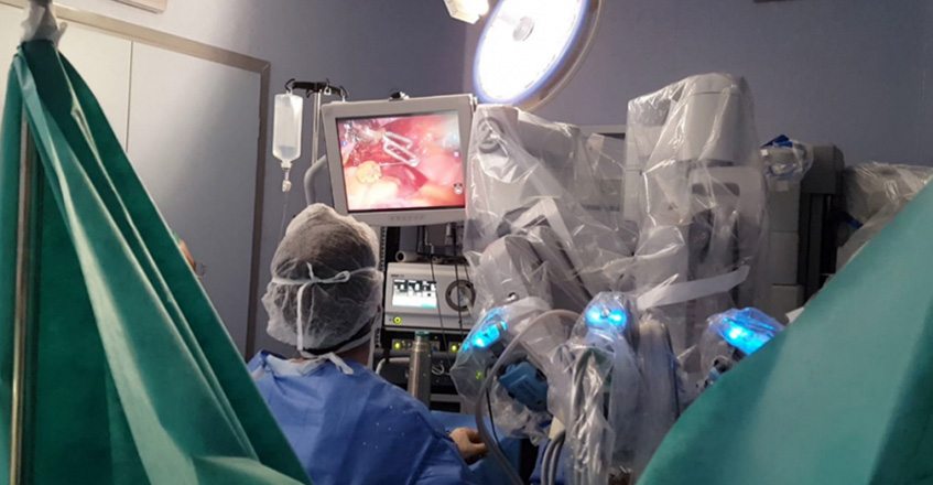 Chirurgia robotica opereaza cancerul fara taieturi
