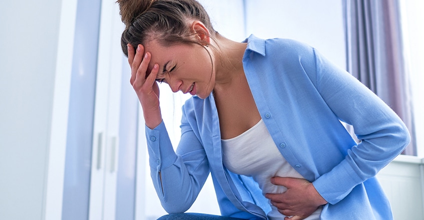Boala gravă de care suferă o femeie din 10: se manifestă prin durere de burtă și menstruații abundente